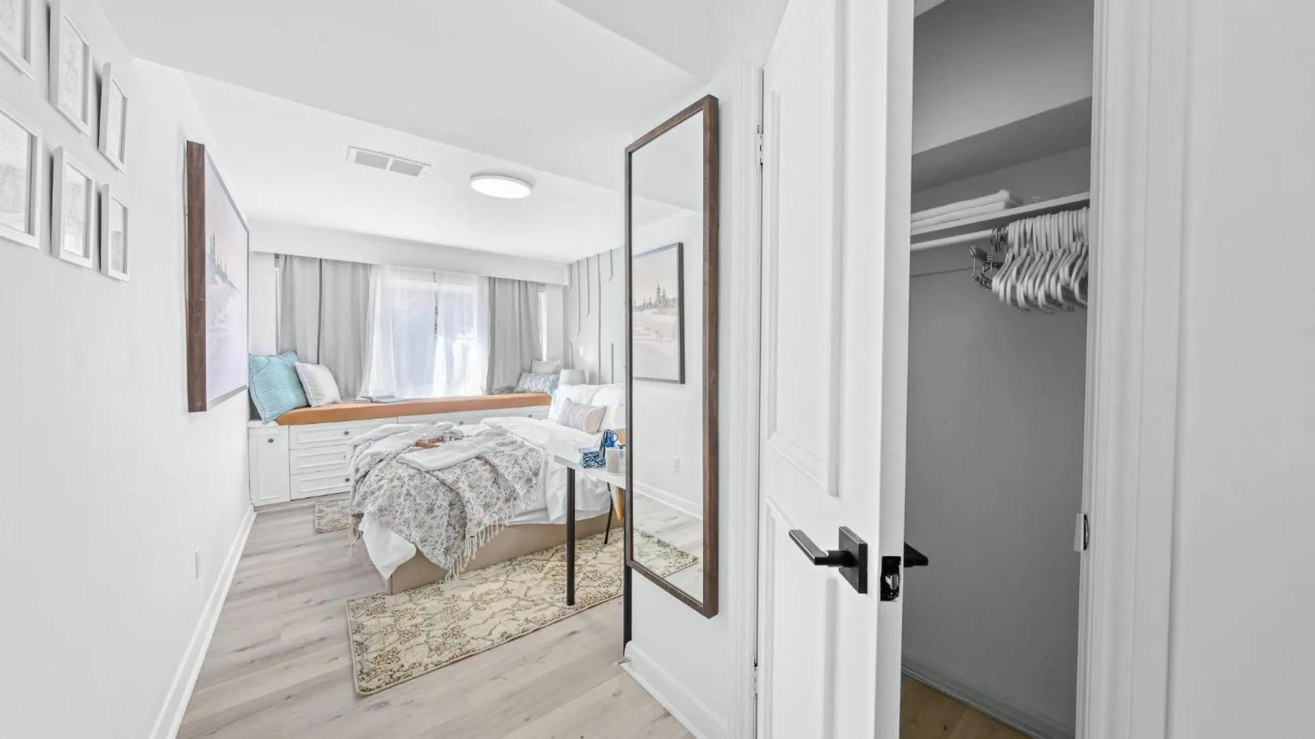 Toronto Spacious Room, Parking, Smart Monitor