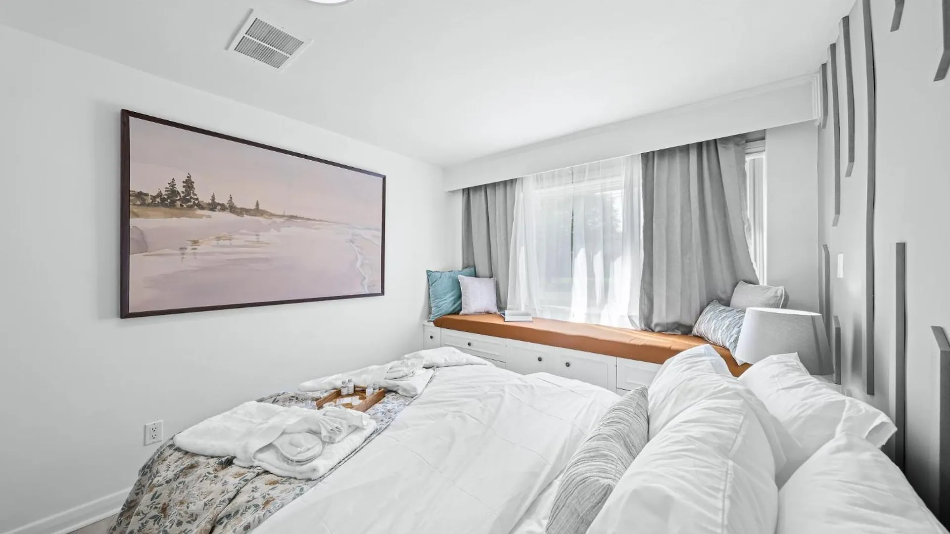 Toronto Spacious Room, Parking, Smart Monitor 0*,